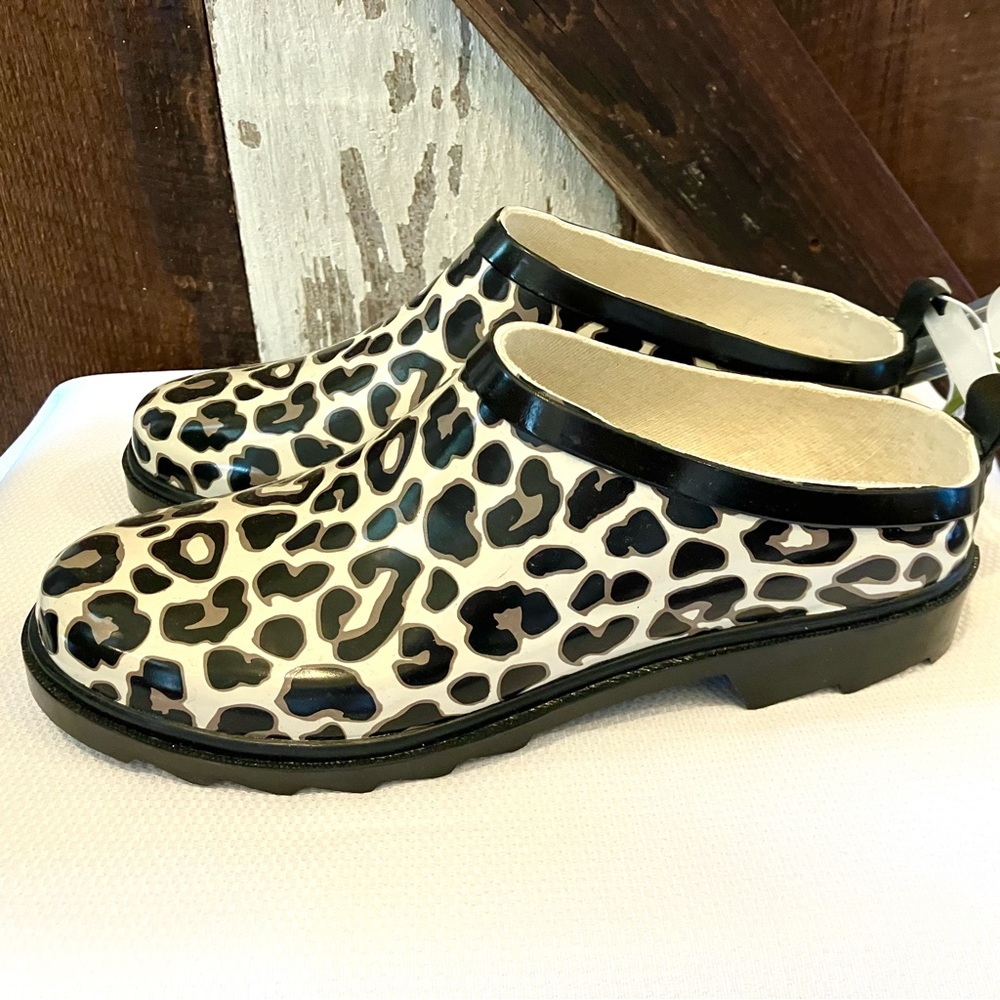NWT Gardeners Heritage Leopard Print Garden Clogs Size 8